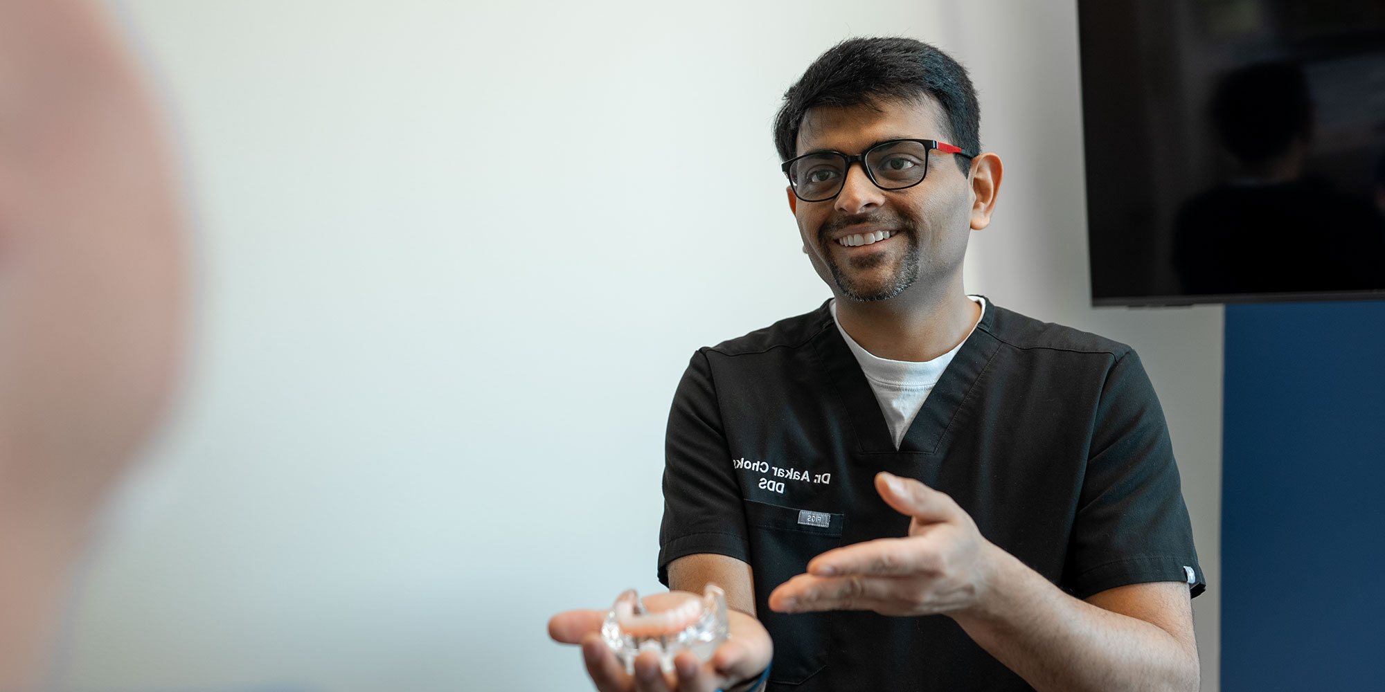 dr showing arch in hand
